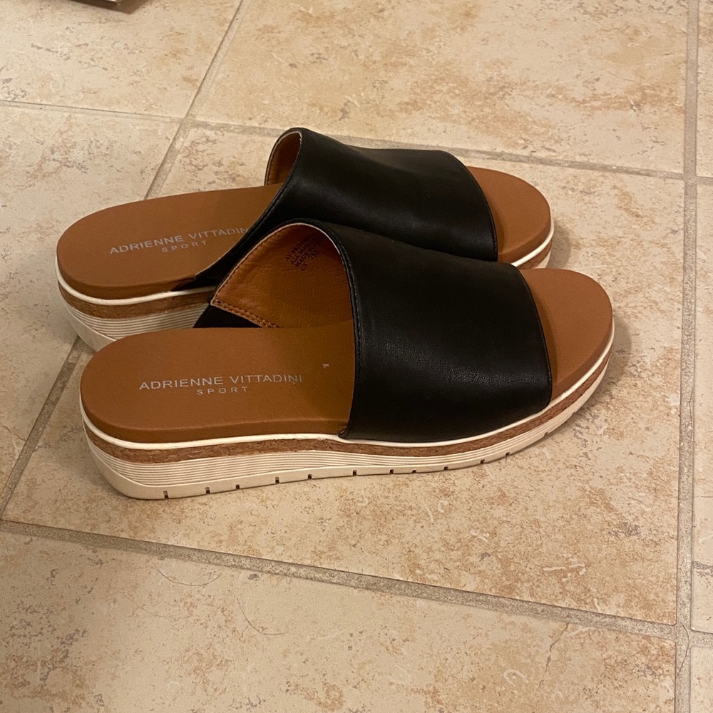 Adrienne Vittadini Black Leather Slide Sandals - Picture 4 of 4